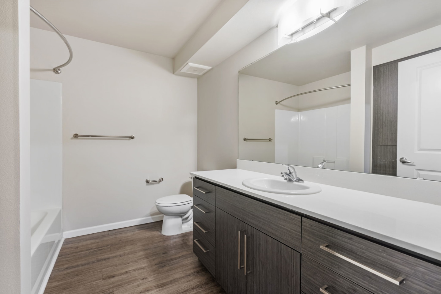 1711 Apartments Image 42