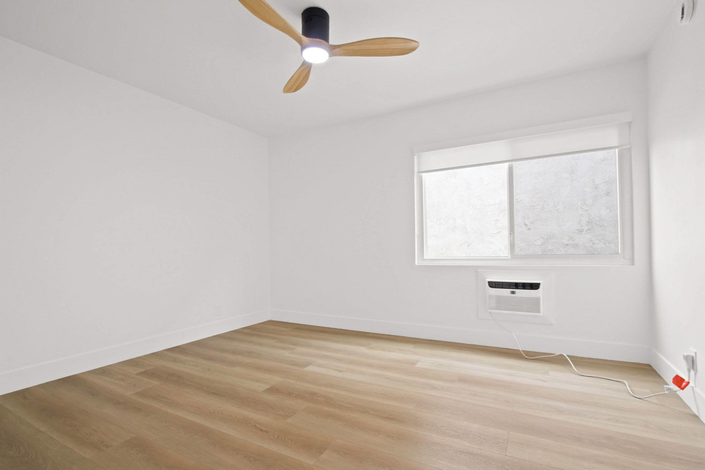 1545 N Laurel Image 15