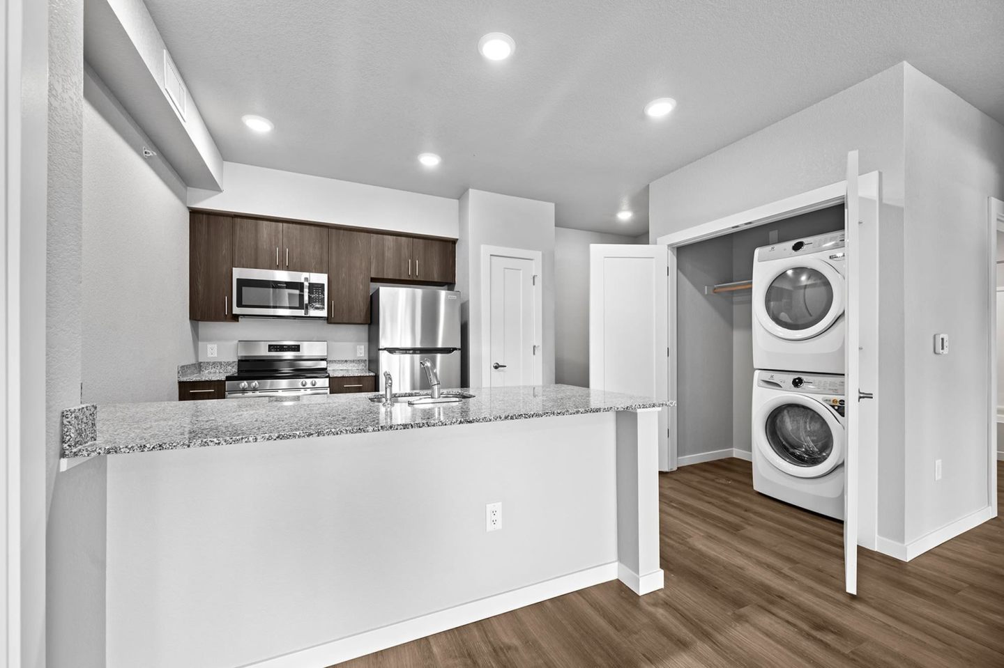 Prospector Apartments Image 37