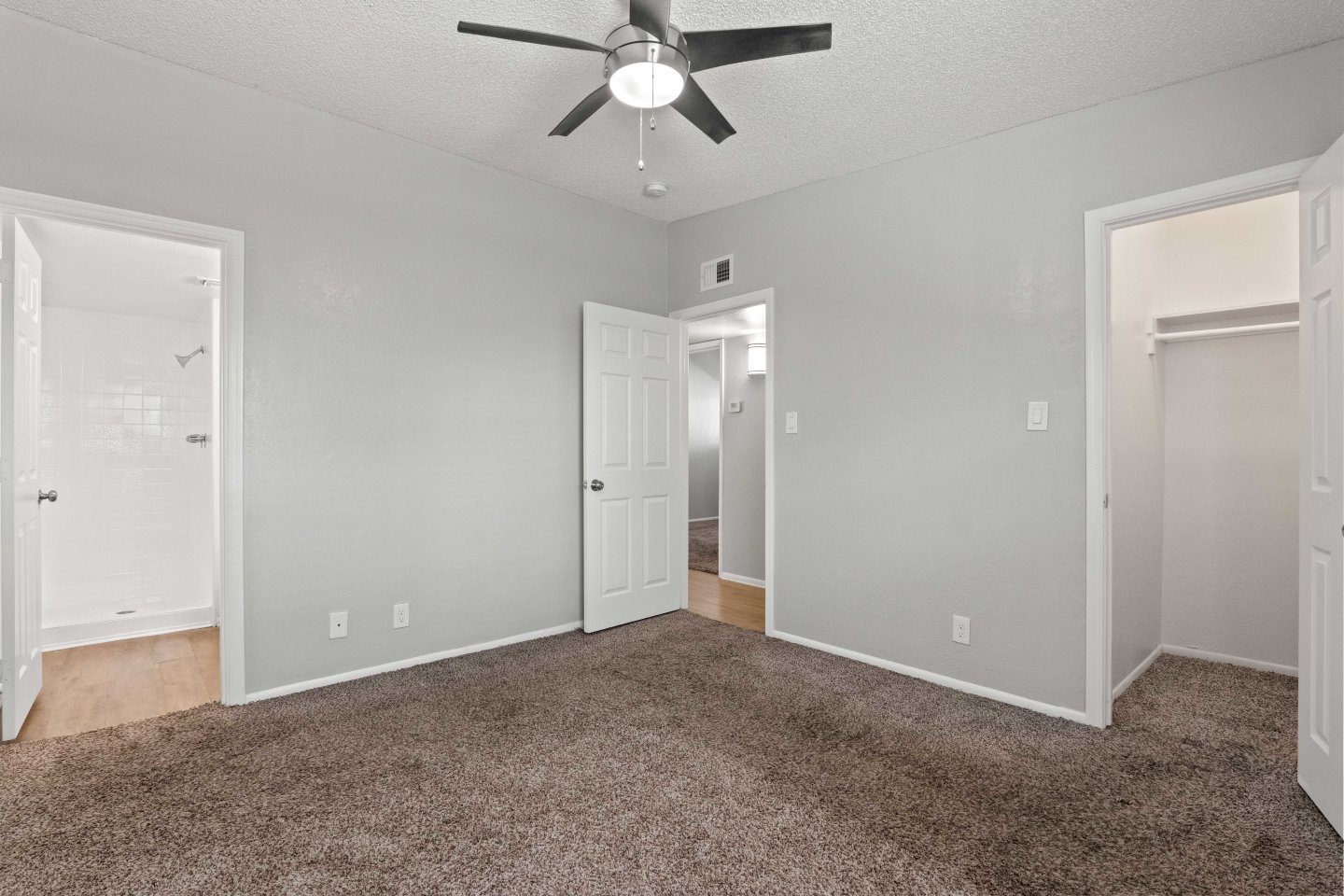 Cornell Apartments Image 11