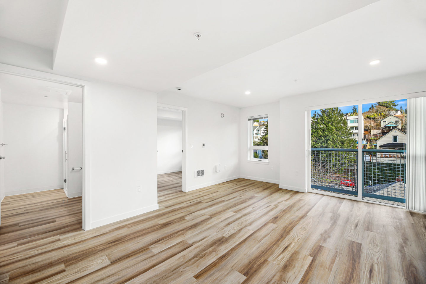 900 Rainier Image 18