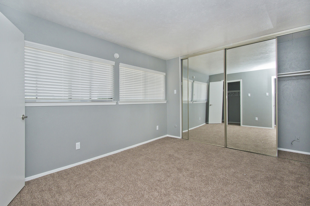 Woodbridge Townhomes Image 8