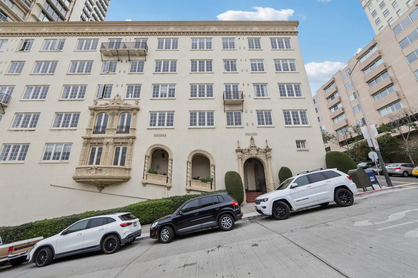 899 Green Street Image 24
