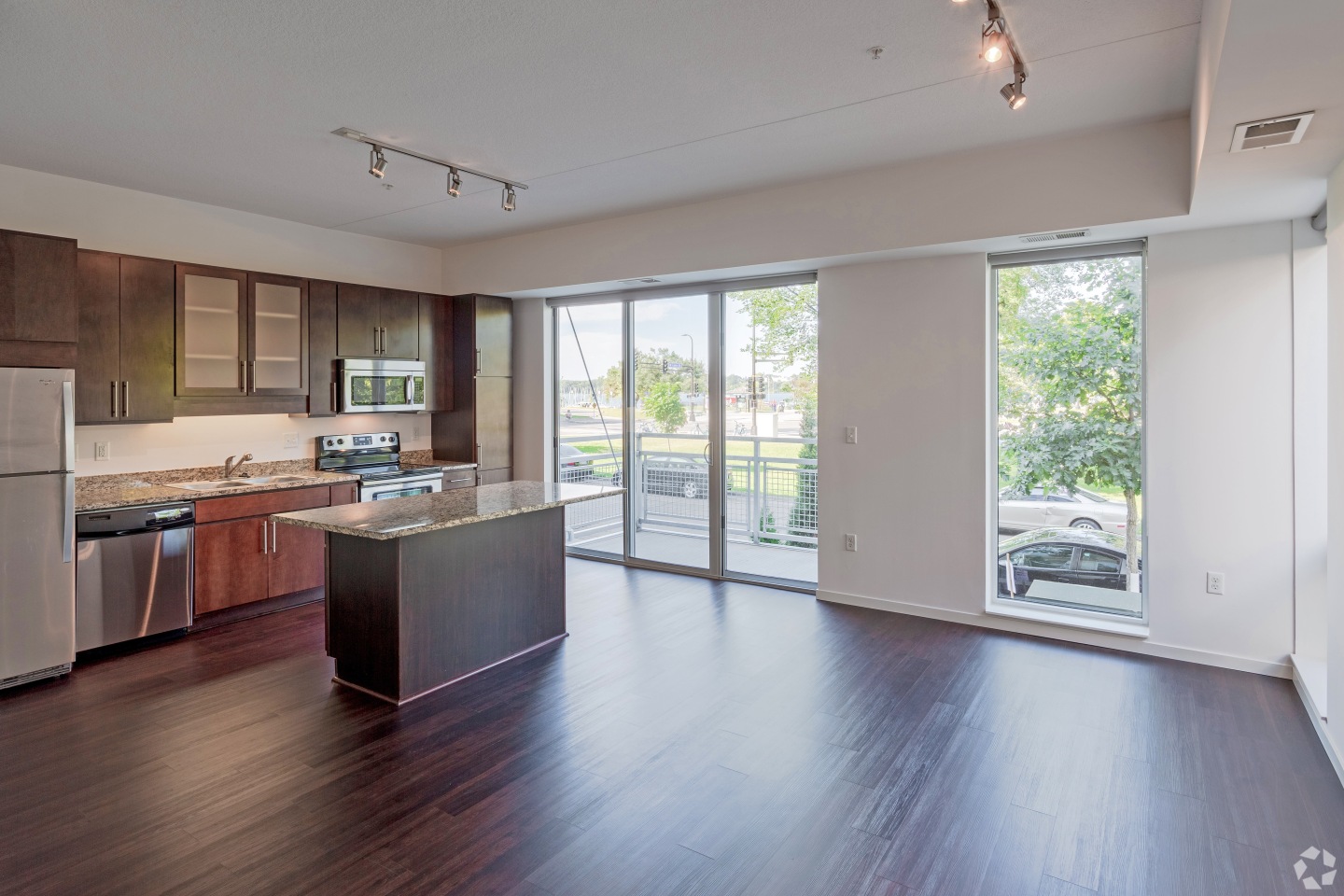 1800 Lake Uptown Image 9