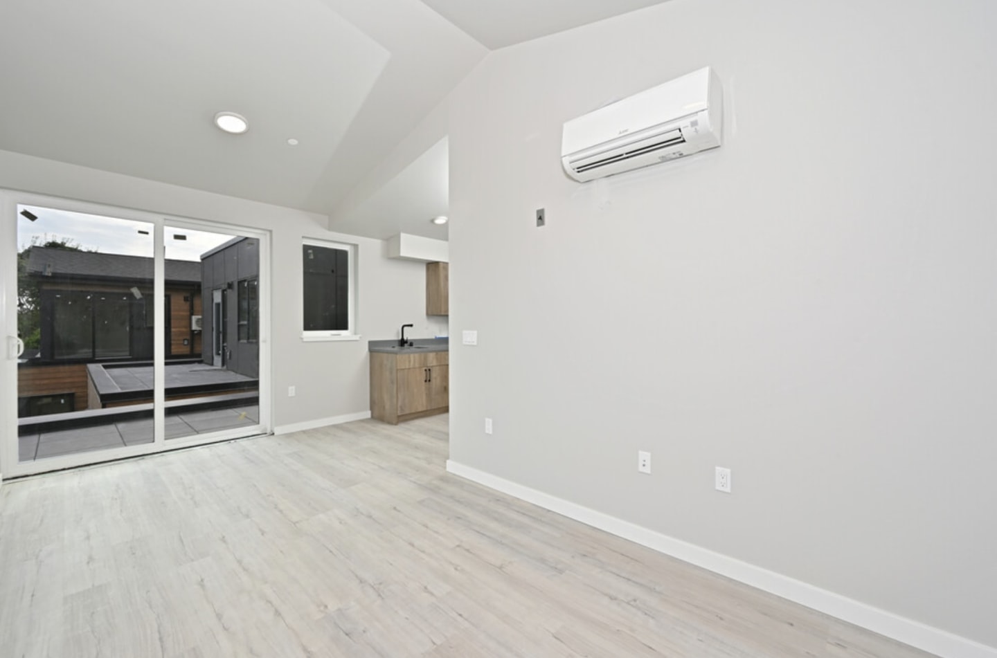 Clara Apartments - Student Housing Image 4
