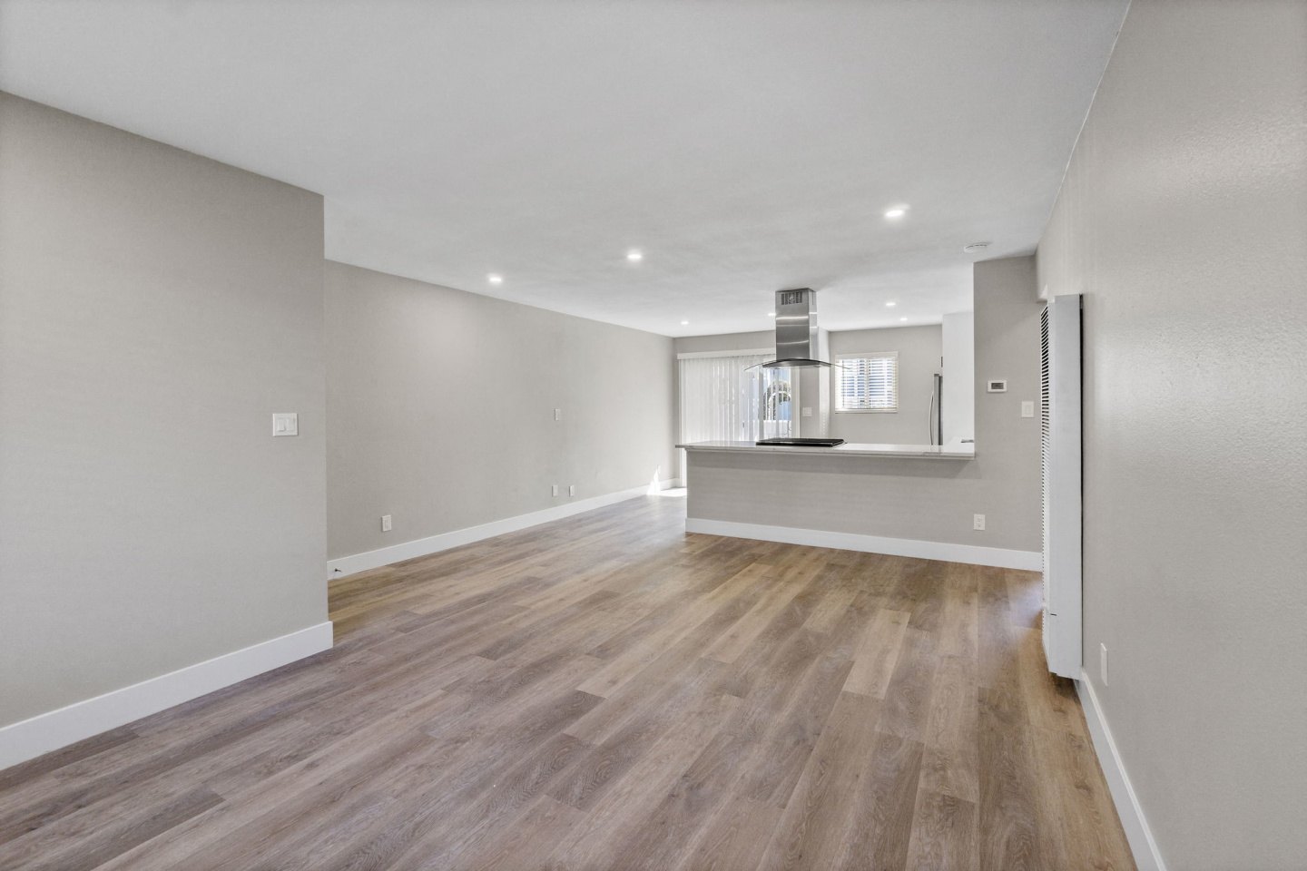 Ocean Breeze Terrace Image 23