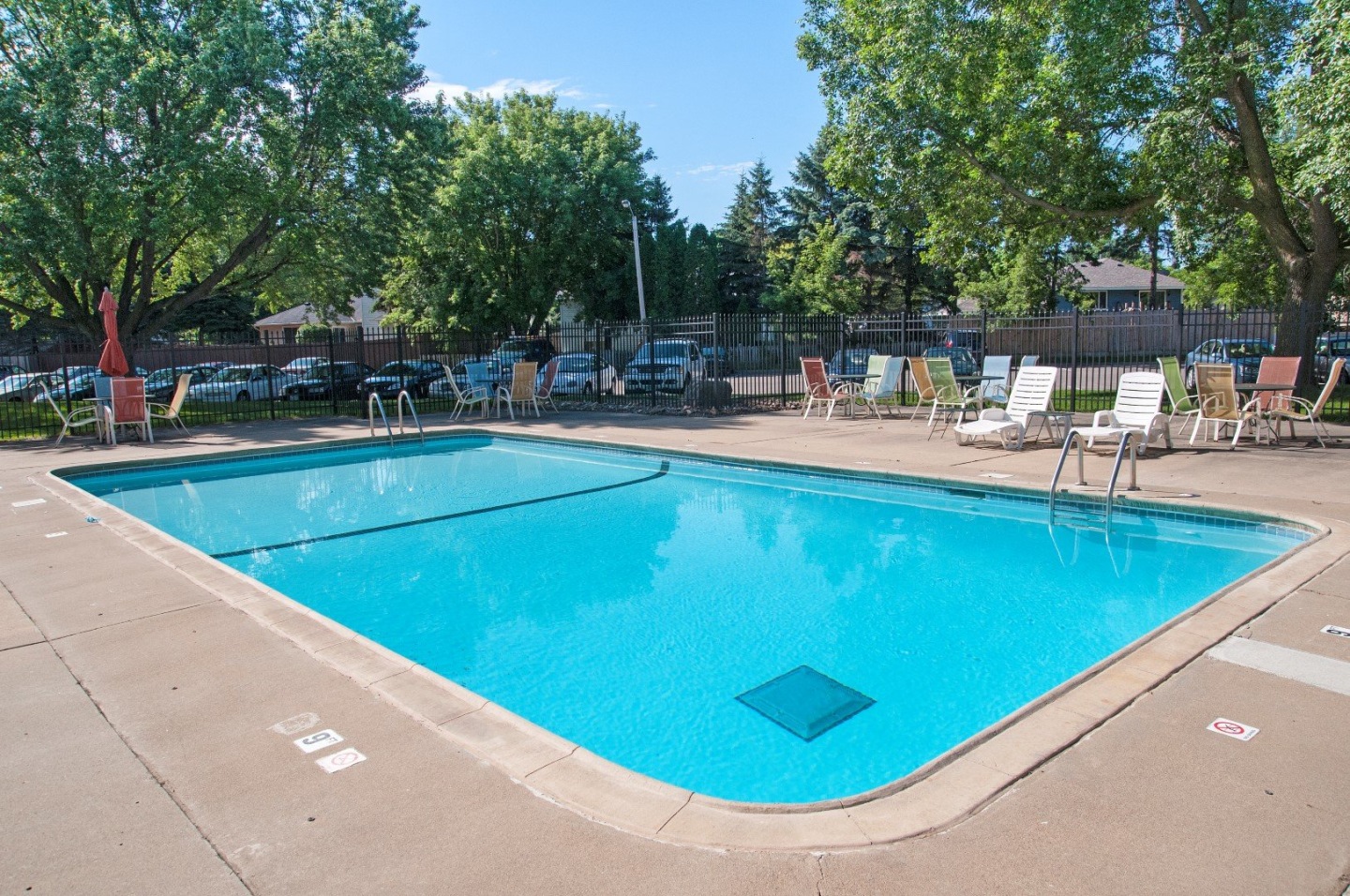 Burnsville Parkway Apartments Image 11