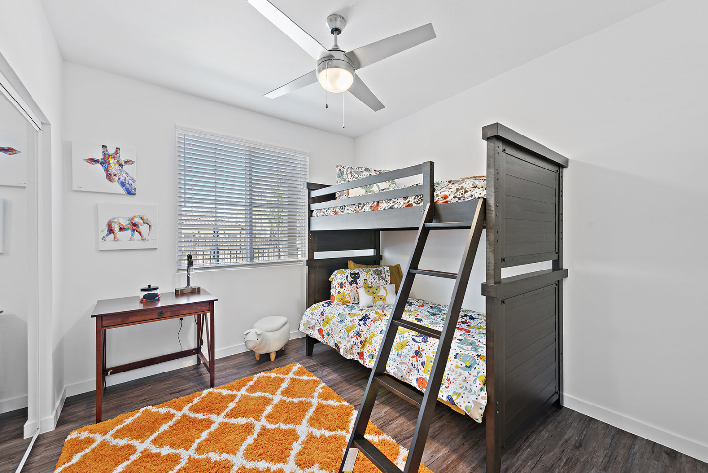 Levante Apartments Homes Image 12