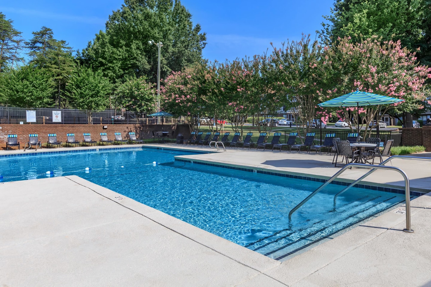 Huntsview Apartments Image 43