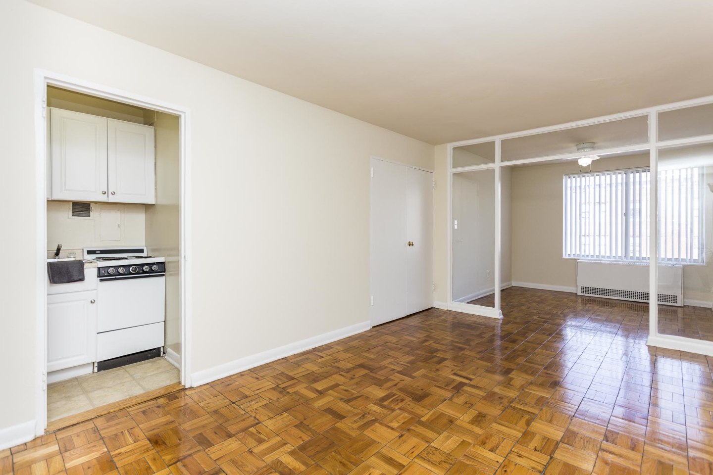 Empire Apartments Image 11