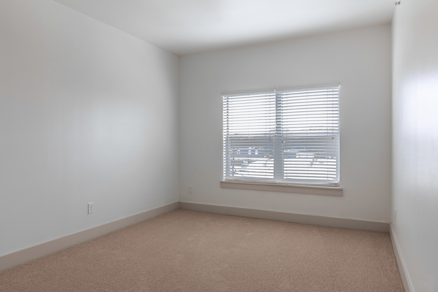 5225 Maple Avenue Image 31