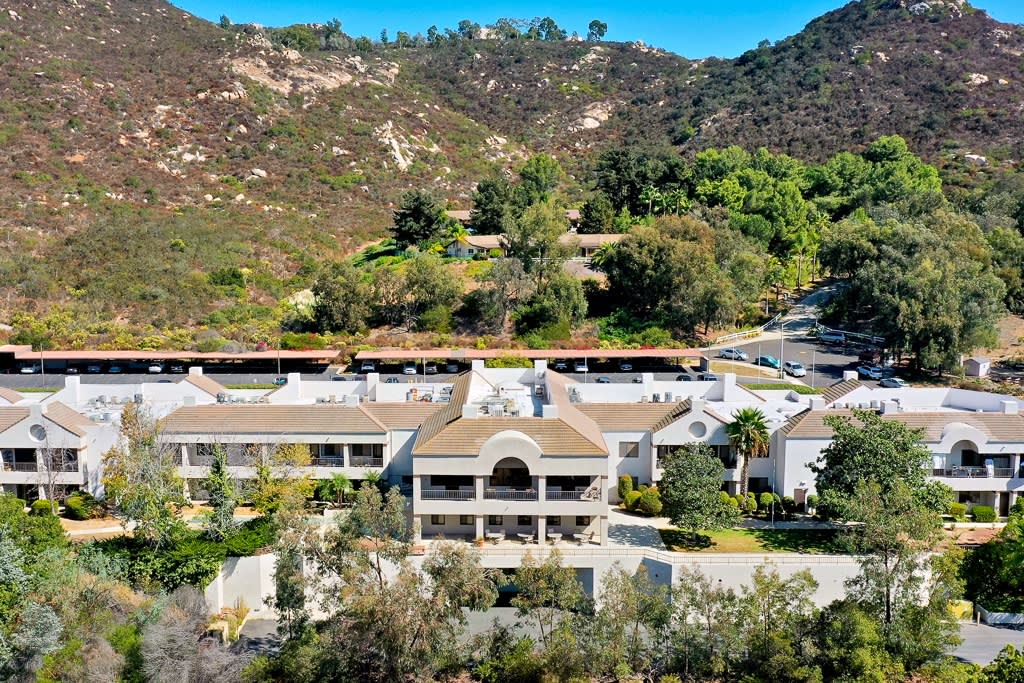 Senior Housing - Legacy Hills at Poway Image 30