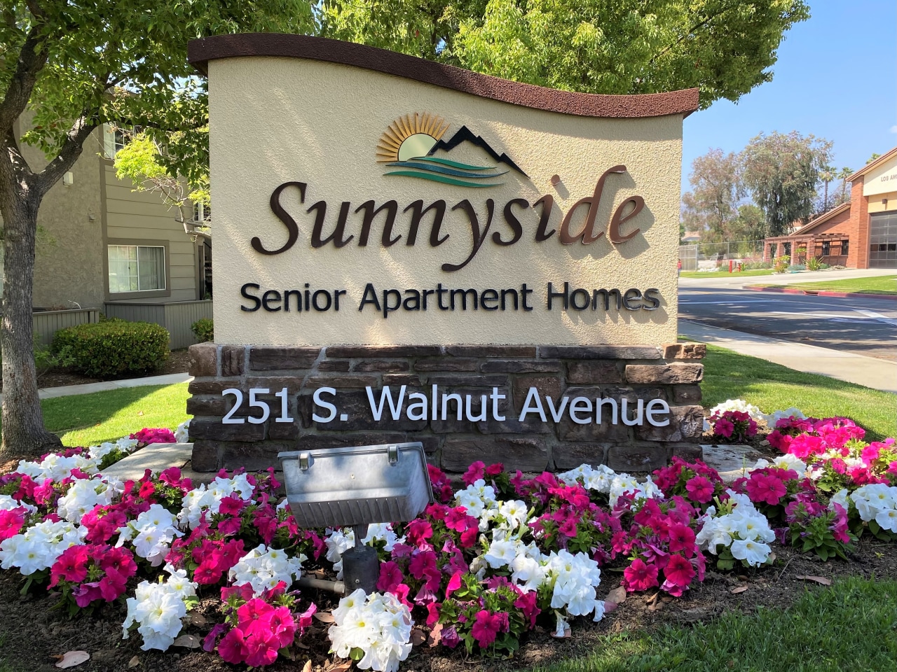 55+ Active Adult Apartment Homes - Sunnyside Senior Apartments Image 3