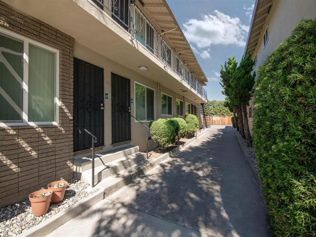 Hamilton Manor Apartments Image 4