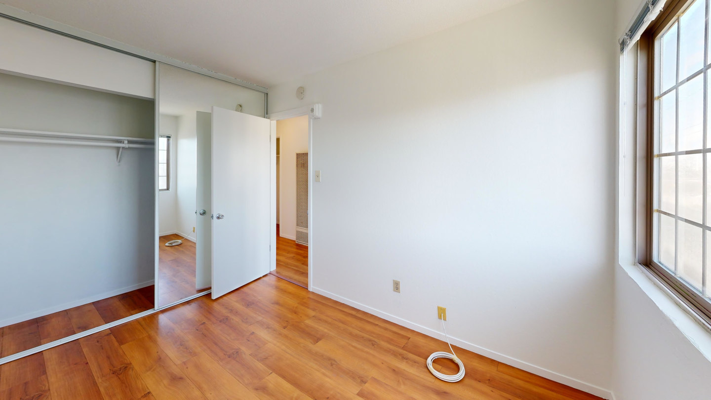 600 Oak Image 16