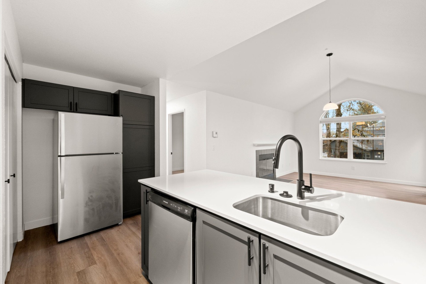 Larkspur Place Image 6