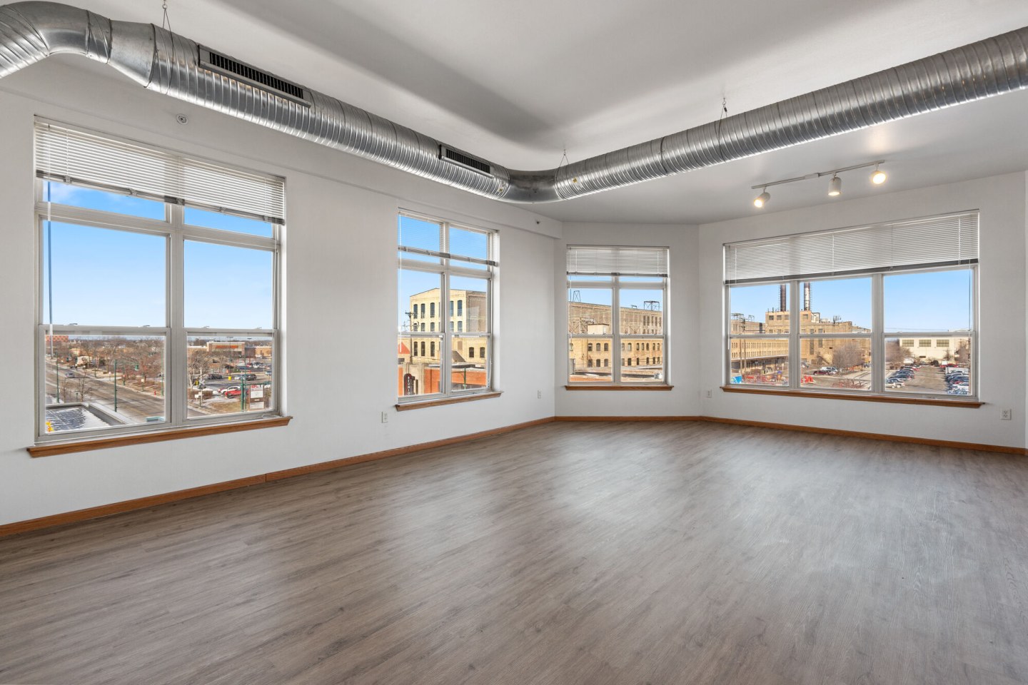 Six Points Apartments Image 3