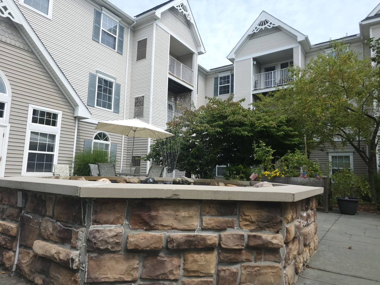 Oakhaven Manor - Senior Living Image 4
