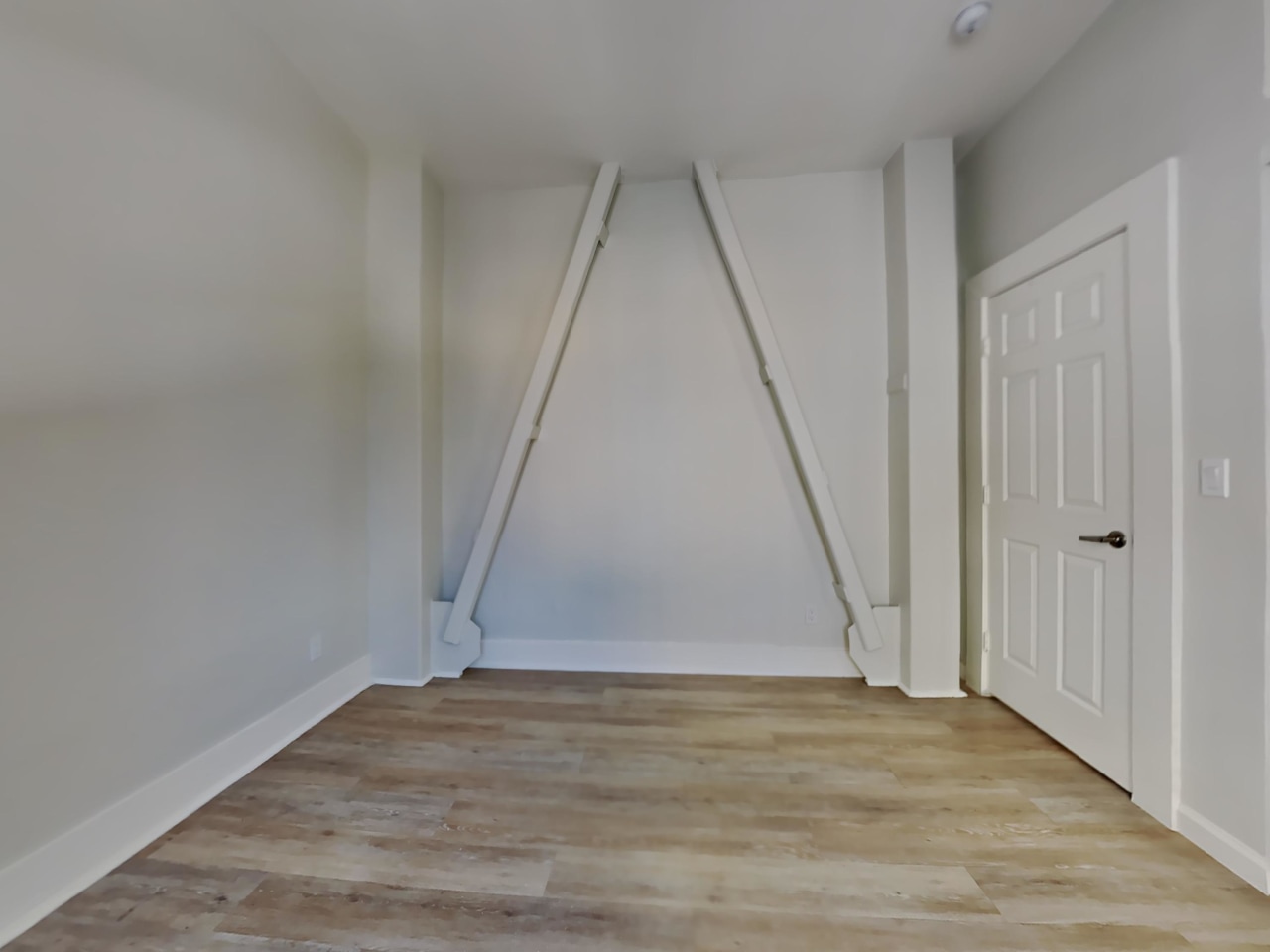 245 Leavenworth St. Image 12
