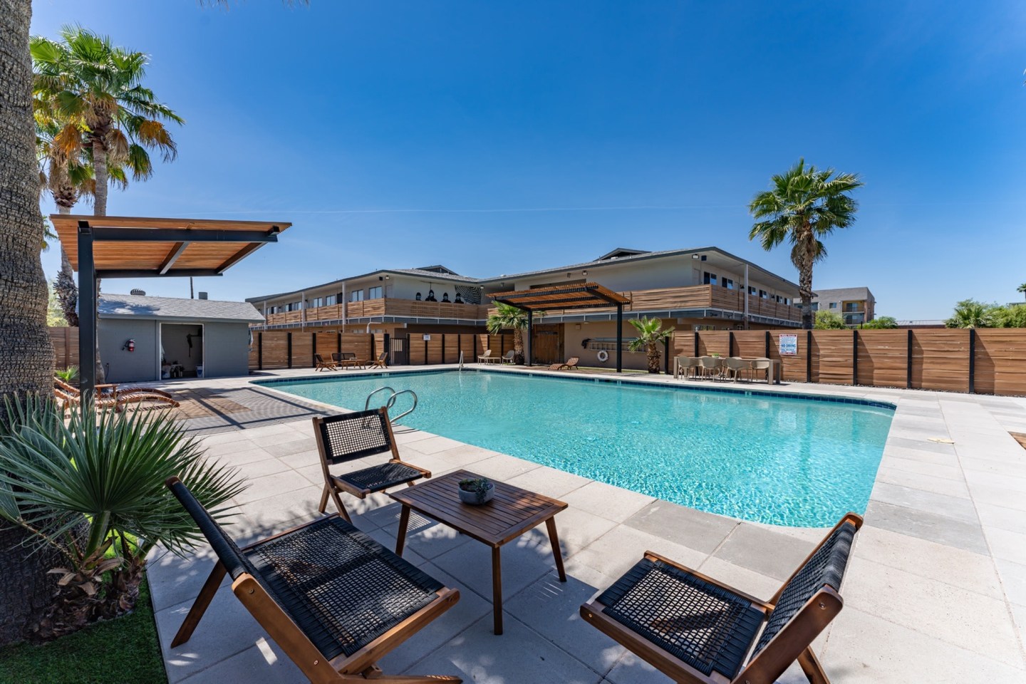 Sunset Sound Studio Apartments Image 8