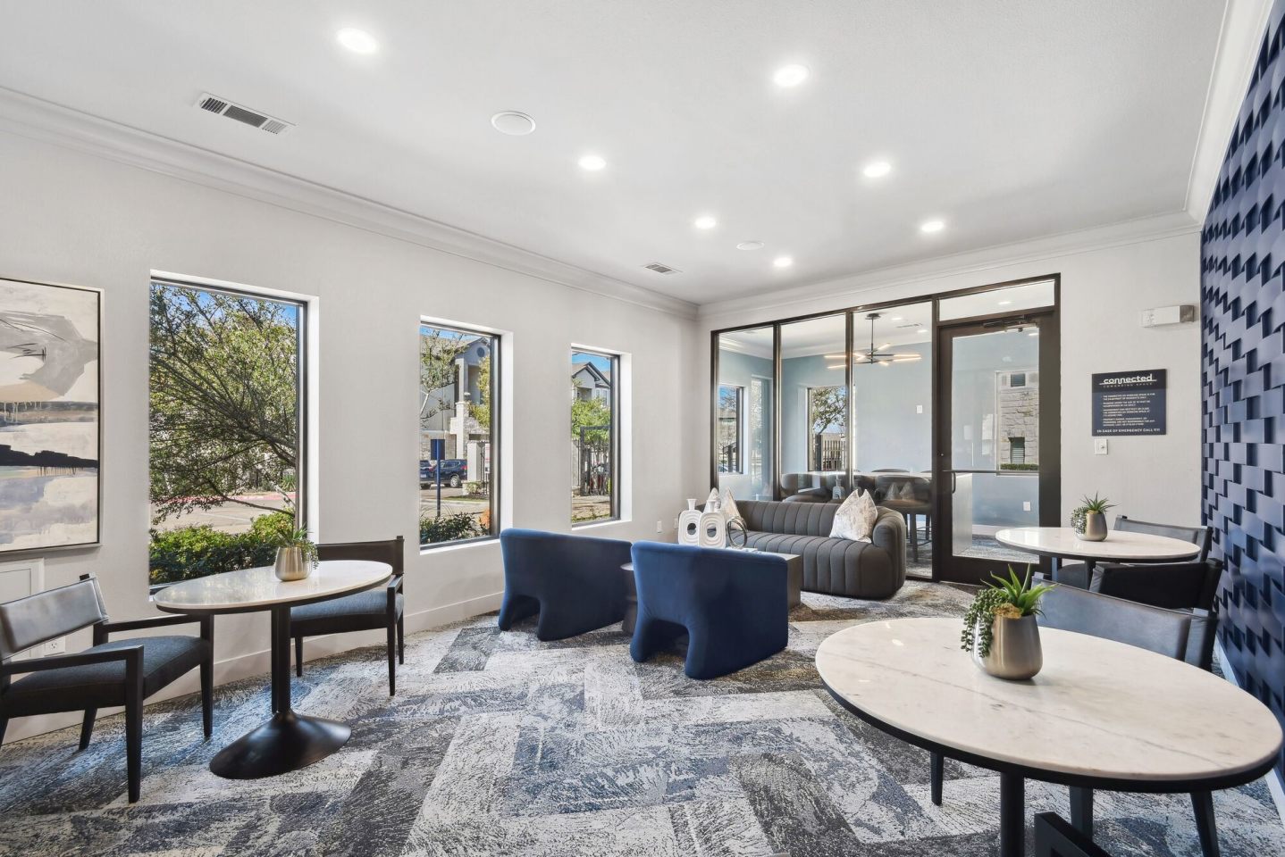 Collier Luxury Living Image 4