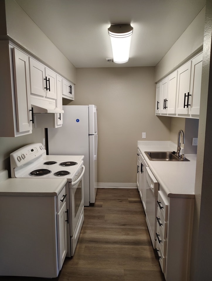Edgewater Apartments Image 24