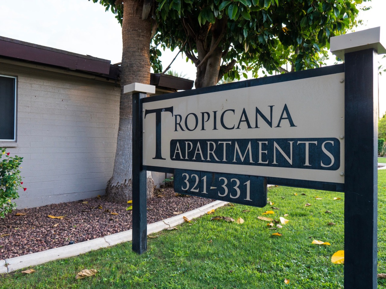 Tropicana Apartments Image 7