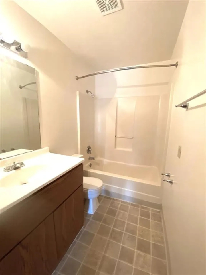 Summit Hill Apartments Image 18
