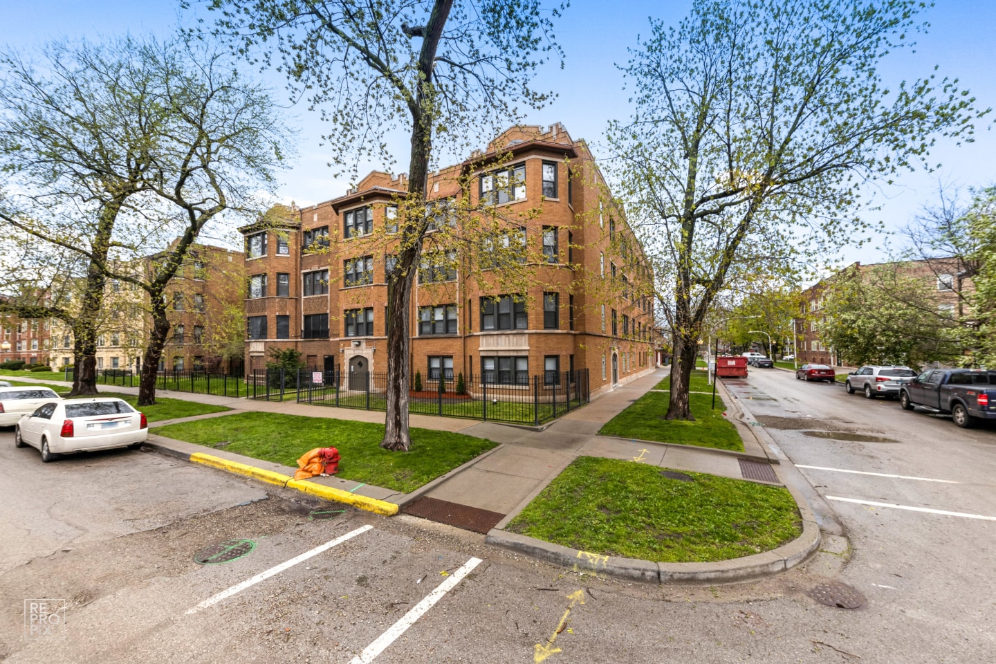 7657 S East End Avenue Image 1