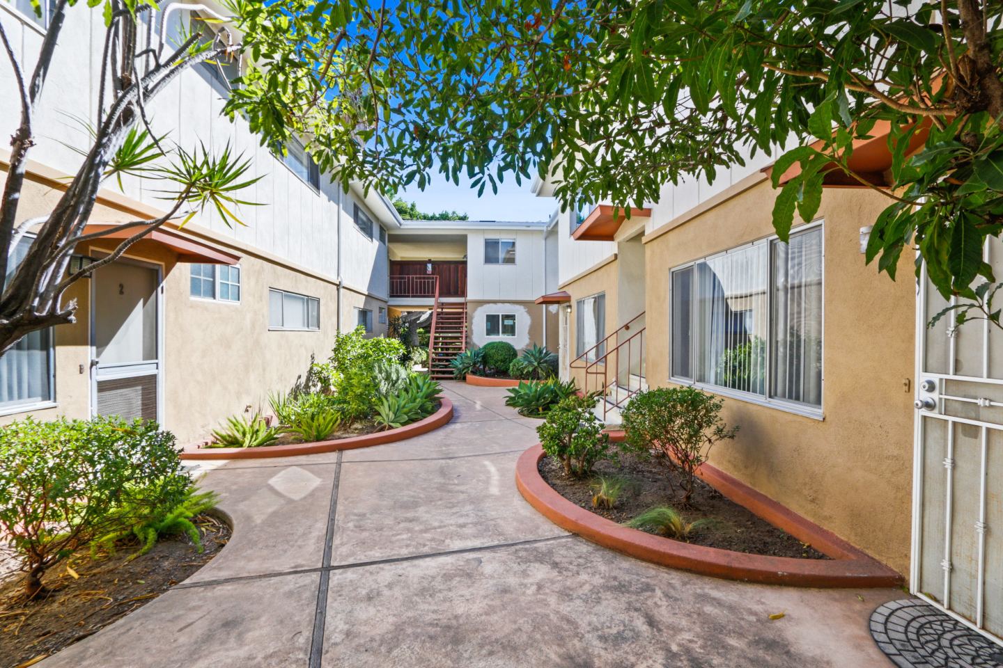 2921 Arizona Apartments Image 13