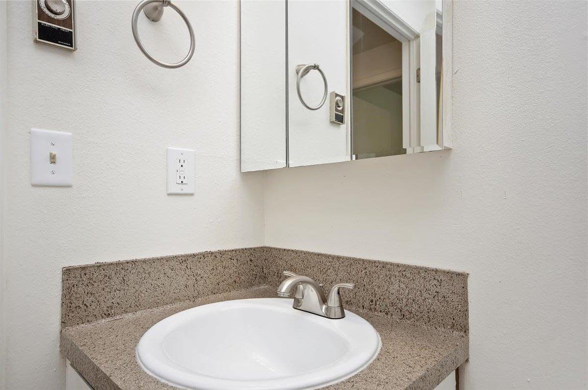 Sugar Pine Townhomes Apartments Image 17