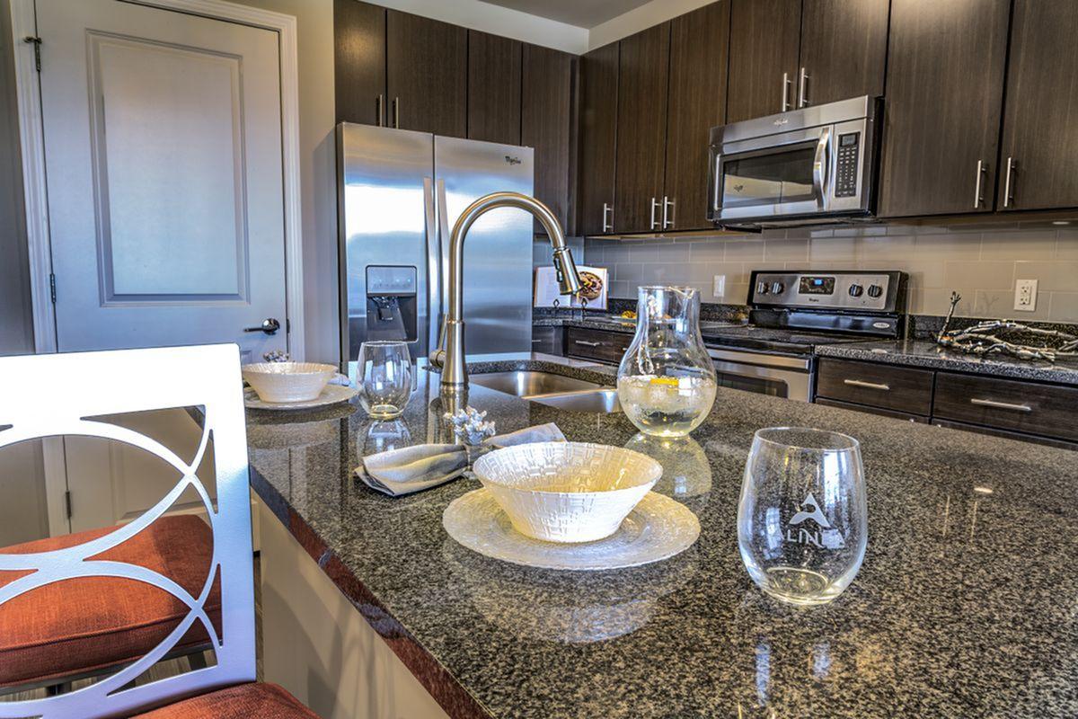 Alinea Town and Country Image 30
