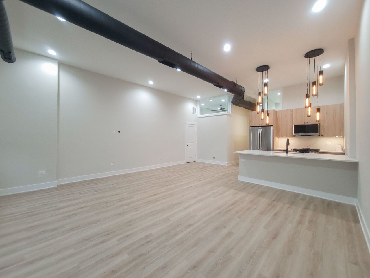 3829 N Southport Image 9