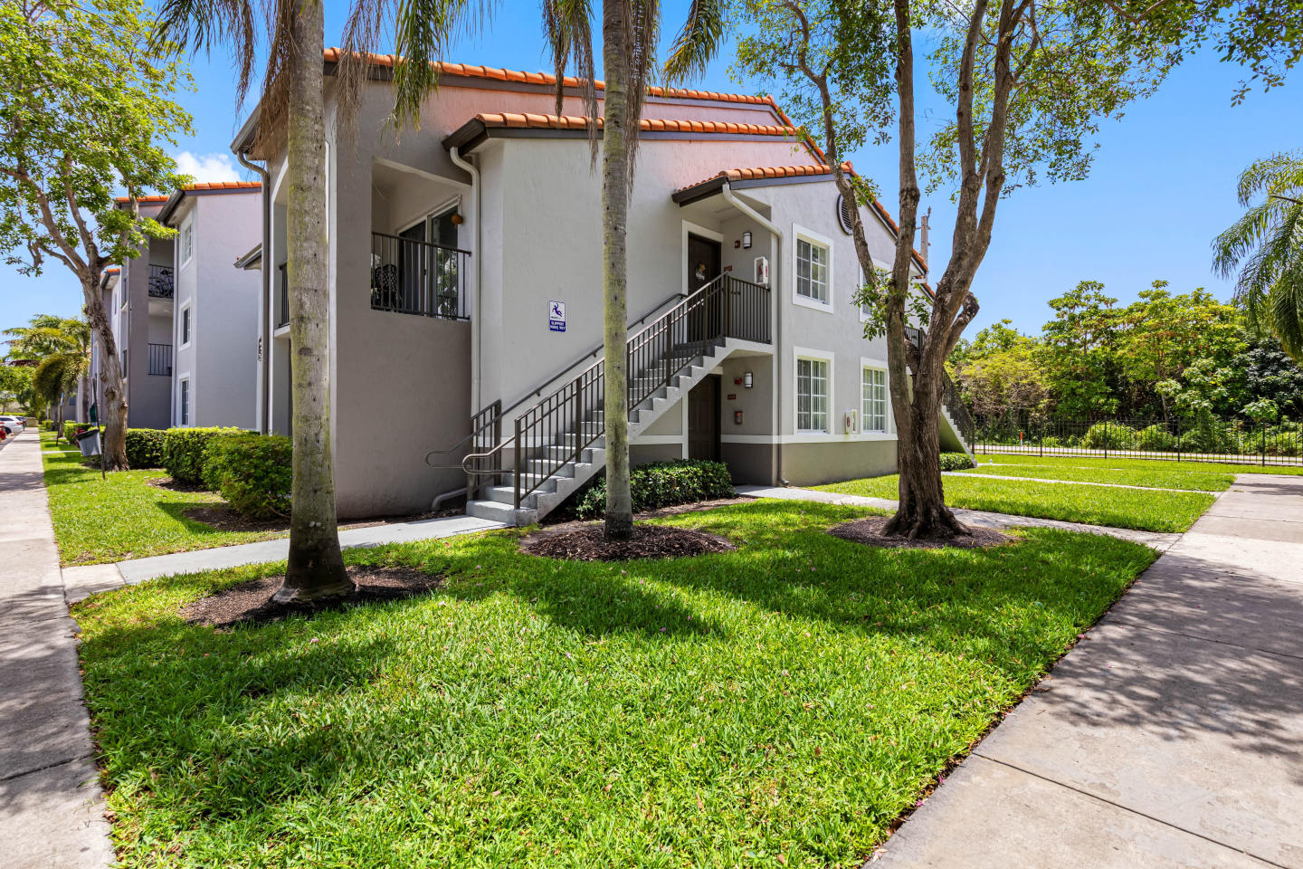 Sunset Gardens Apartments Image 74