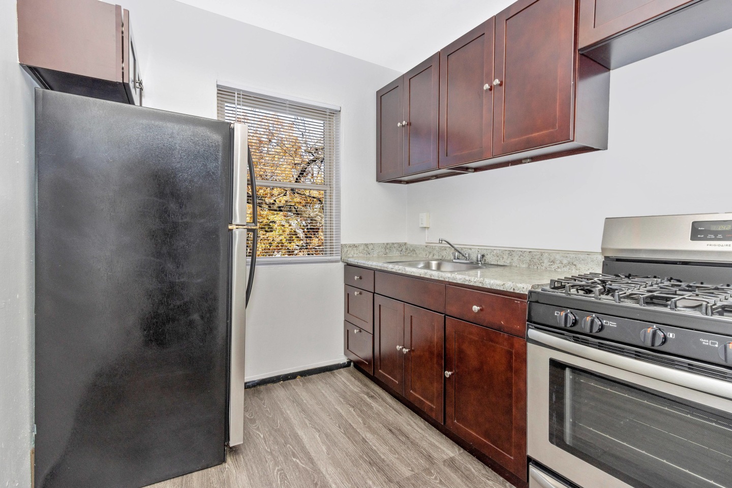 Emerald Apartments Image 12
