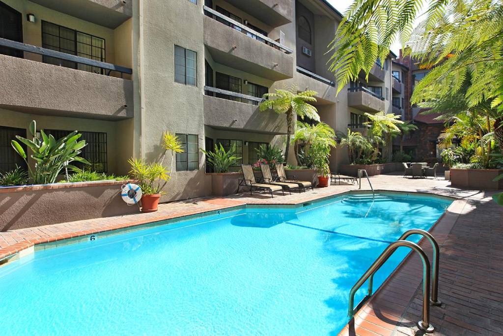 Savoy West Apartments Image 7