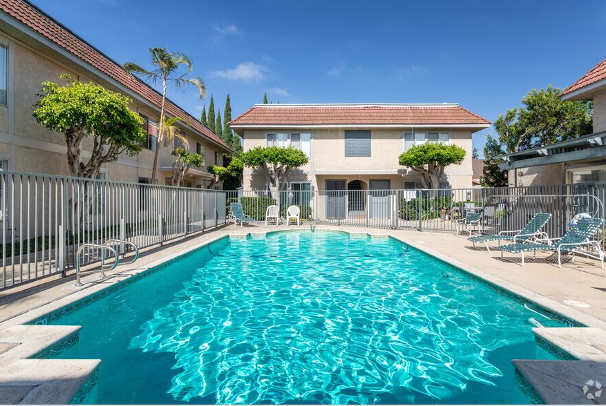 241 Avocado Street Image 2