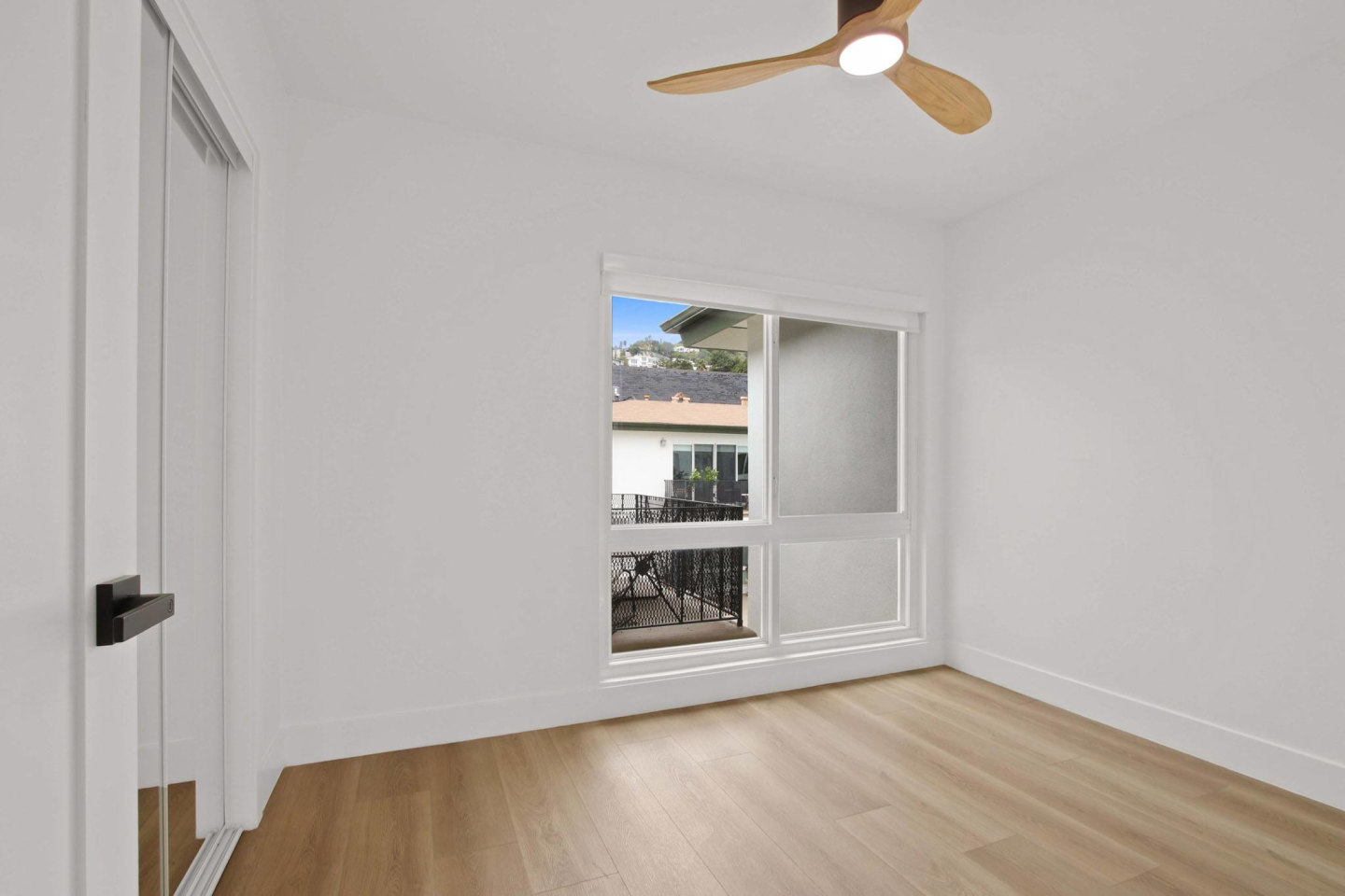 1545 N Laurel Image 18