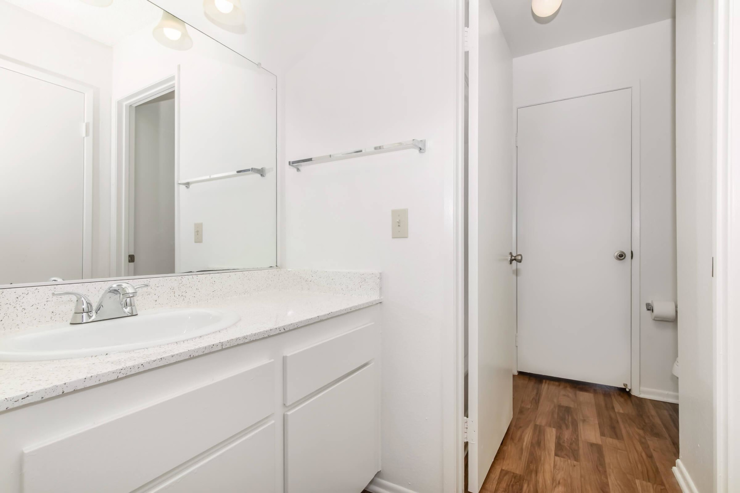 Huntington Lakes Apartments Image 7