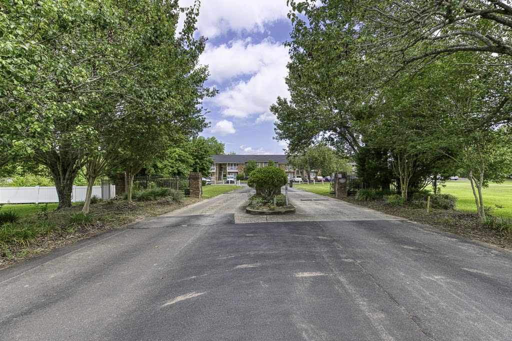 Briarwood Condominiums Image 15