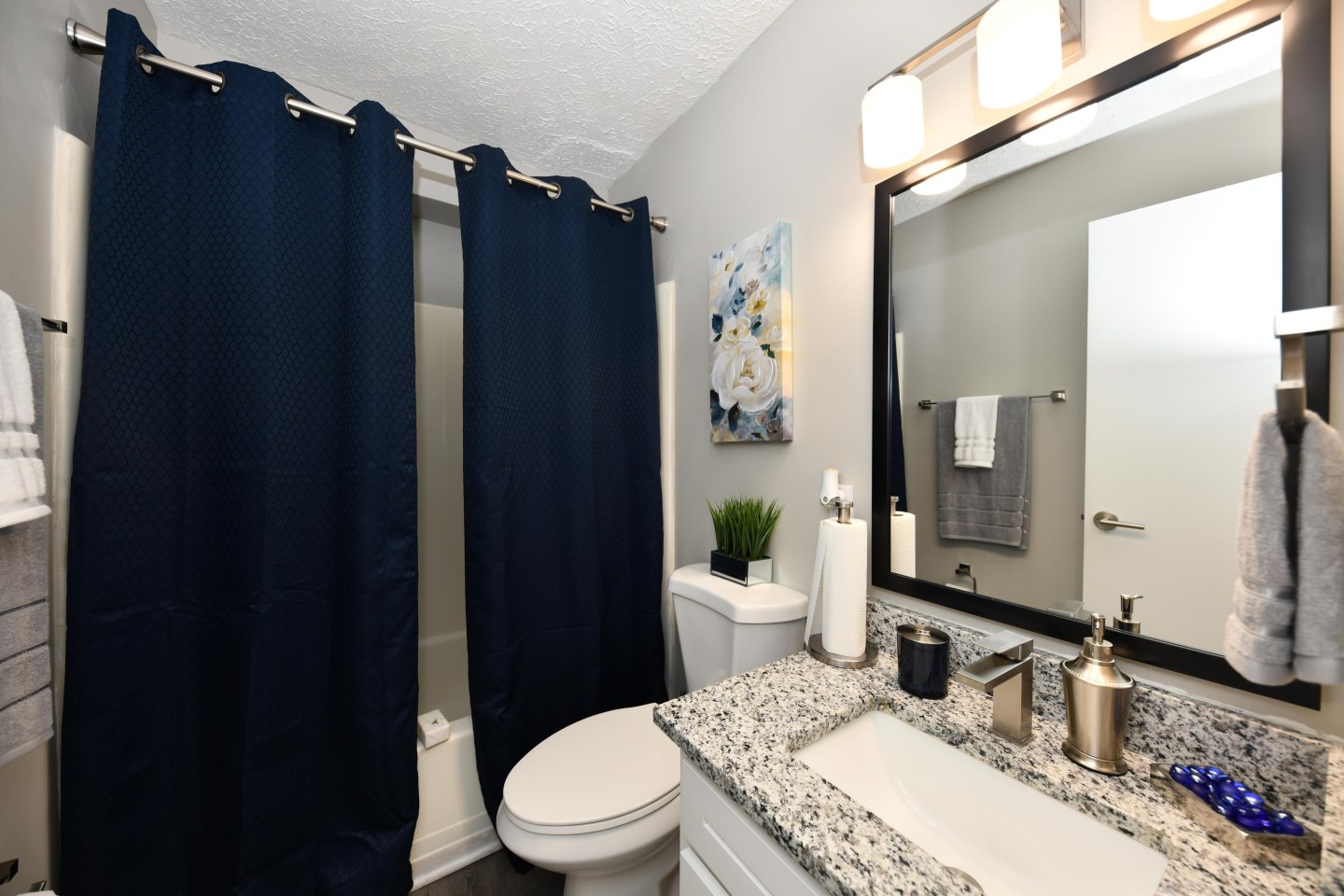 The Huntley Apartment Homes Image 11