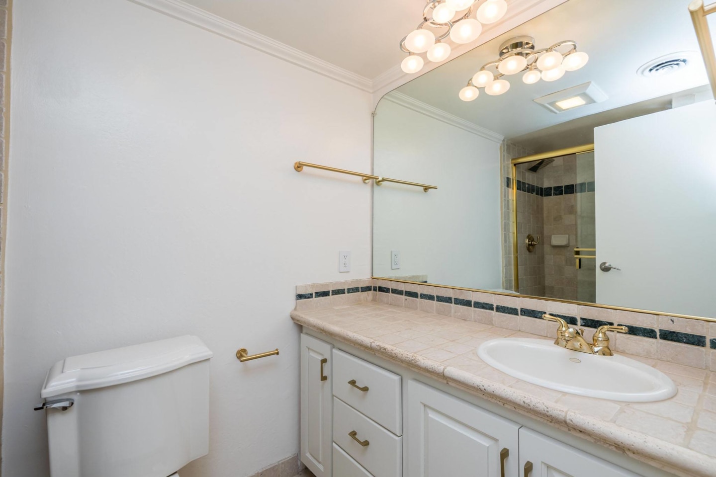 5-65 Rodeo Avenue Image 11