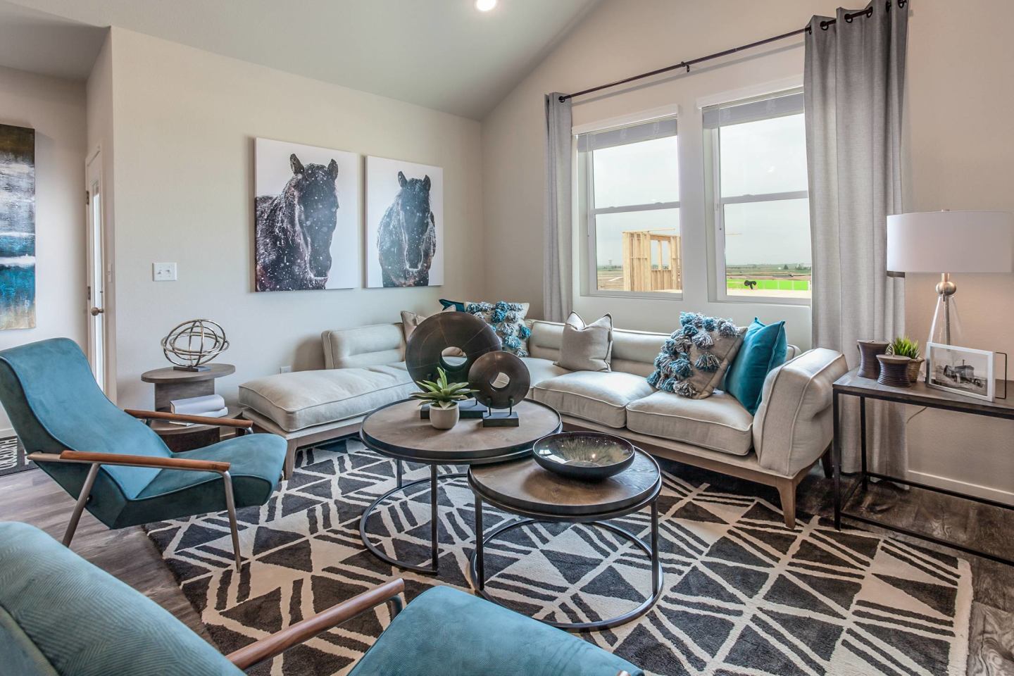 Bloom Rental Living Image 22