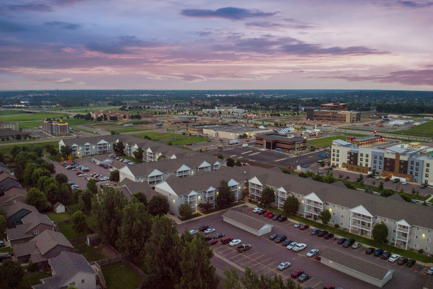 Platinum Valley Apartments Image 26