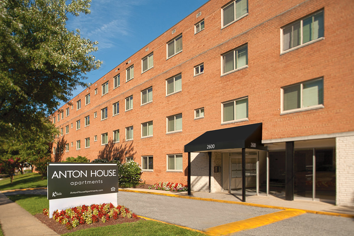Iverson Towers Apartments & Anton House Apartments Image 9