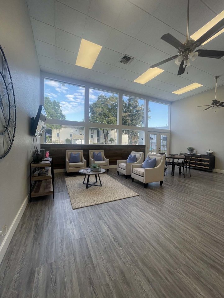 Whispering Oaks Apartments Image 2