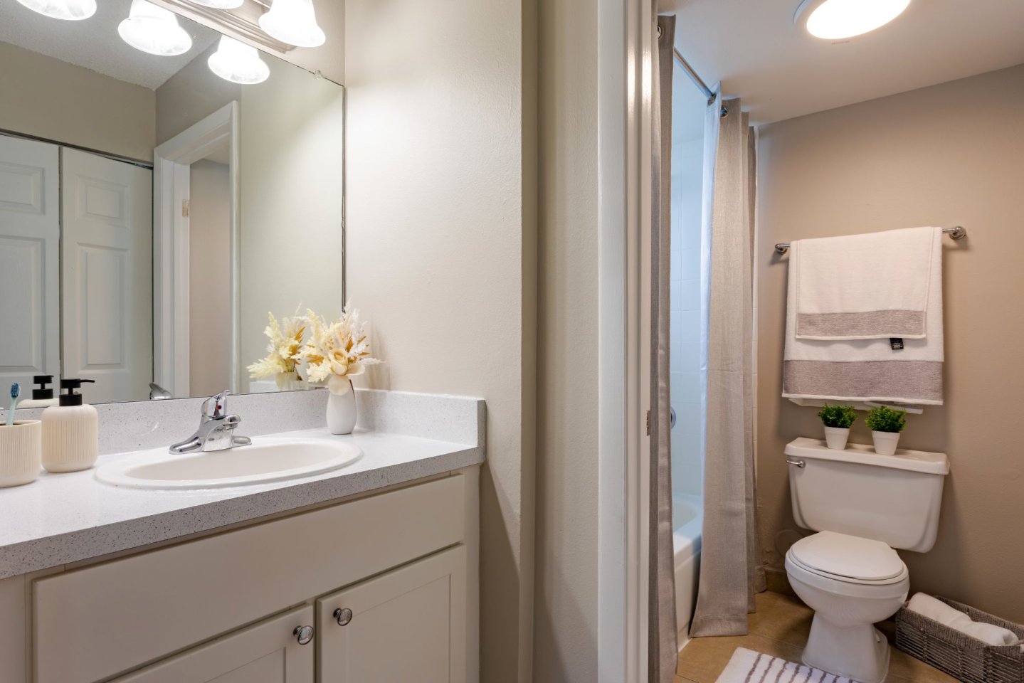 Welleby Lake Club Apartments Image 5