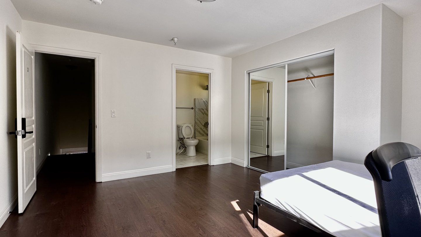 1360 W 24th Street Image 3