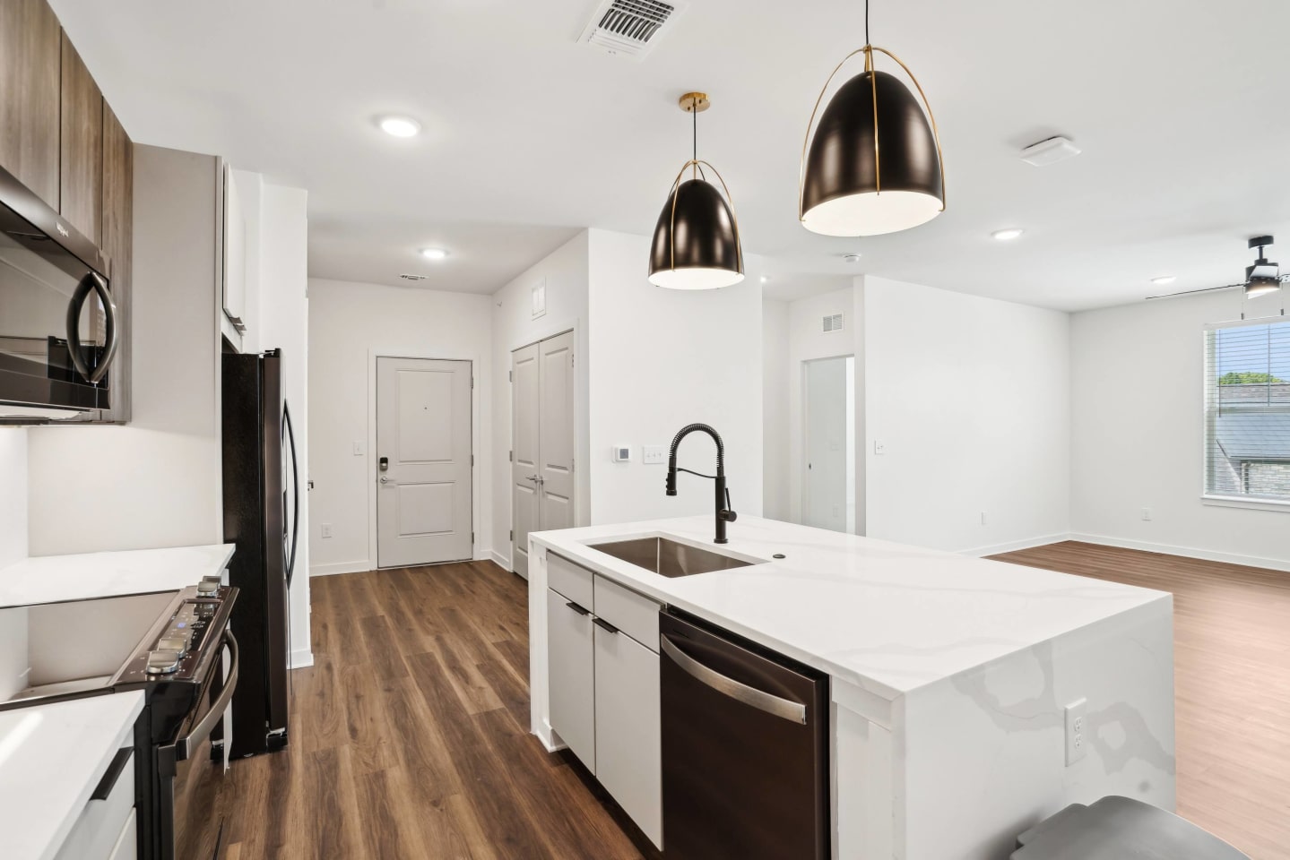 The Pullman Luxury Apartment Homes Image 126