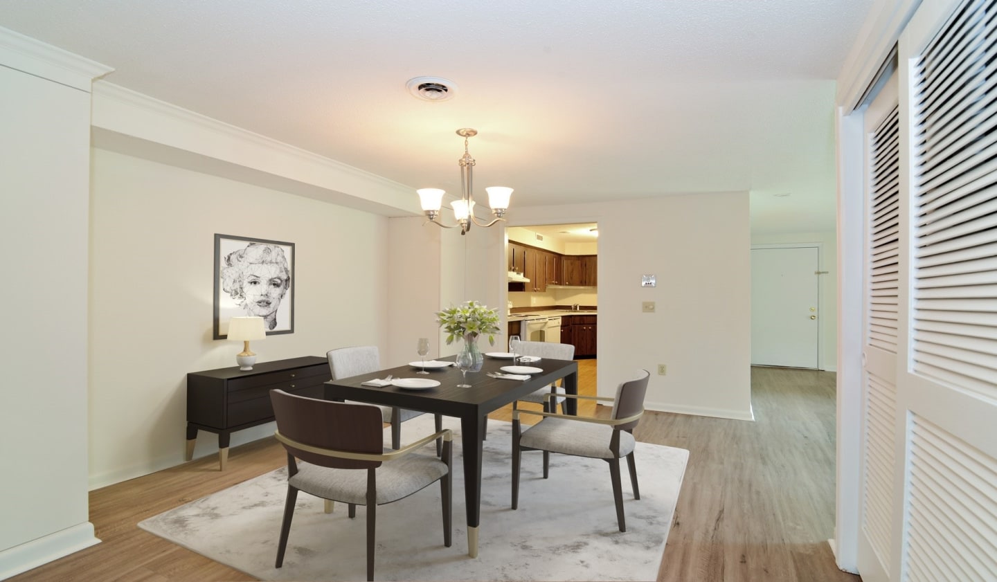 Royal Crest Warwick Apartment Homes Image 3